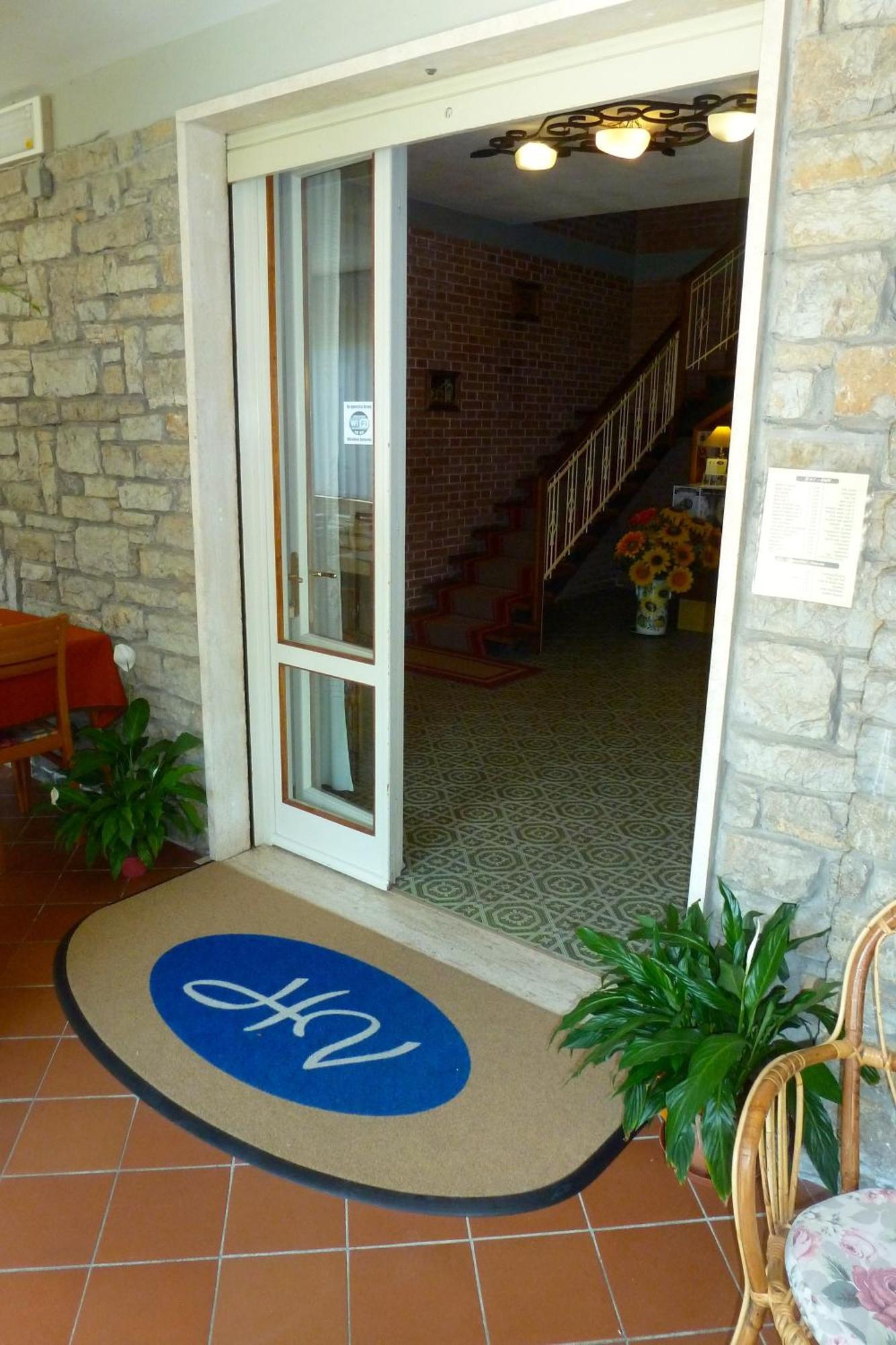 Hotel Versilia Лидо-ди-Камайоре Экстерьер фото