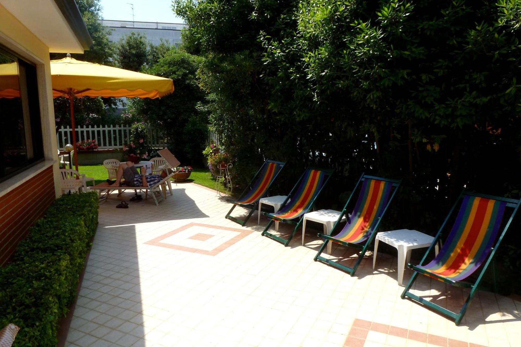 Hotel Versilia Лидо-ди-Камайоре Экстерьер фото