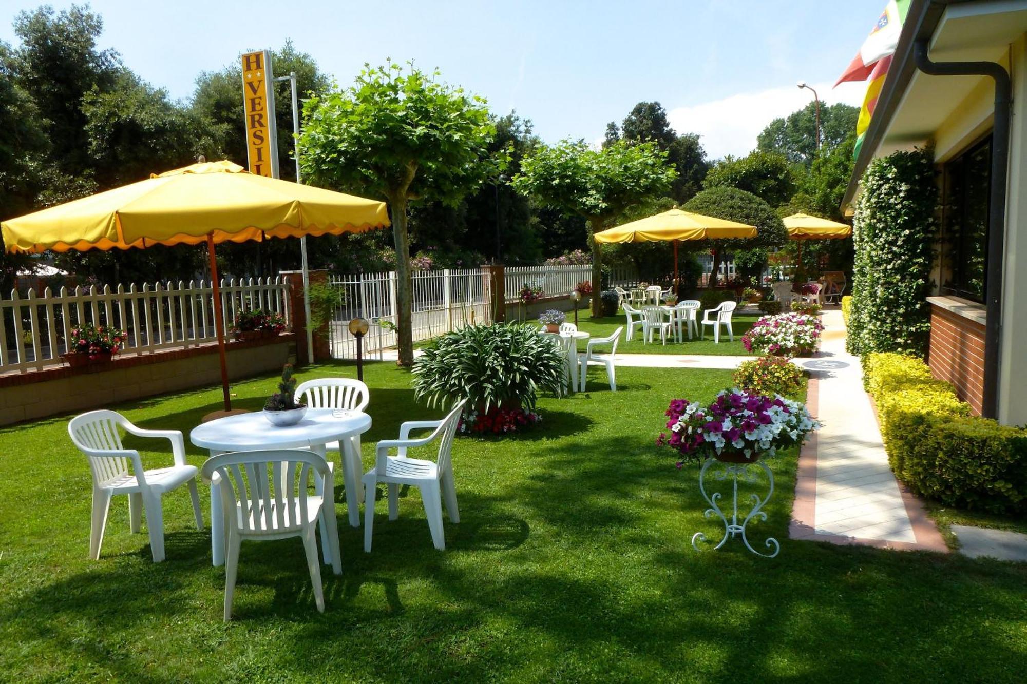 Hotel Versilia Лидо-ди-Камайоре Экстерьер фото
