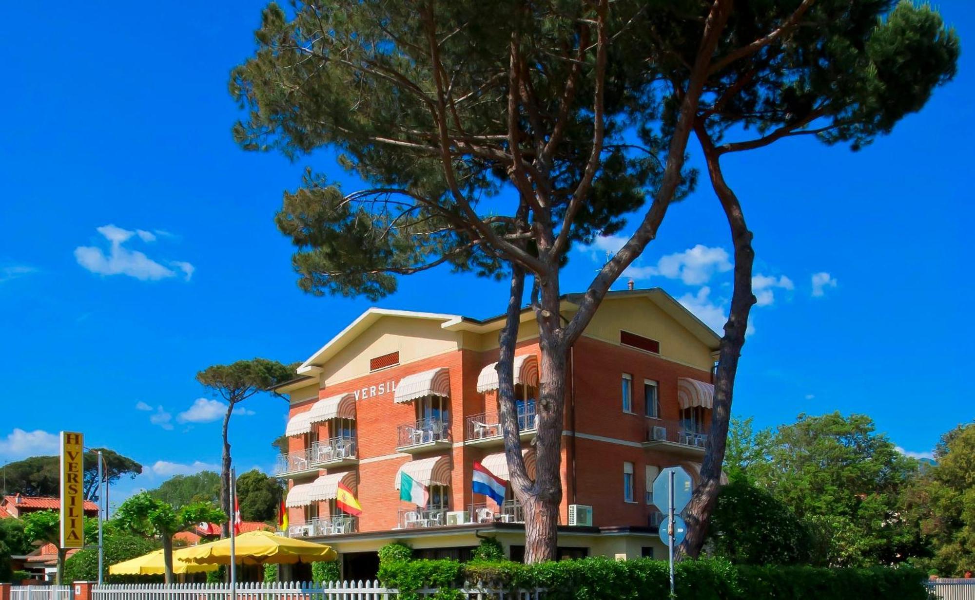 Hotel Versilia Лидо-ди-Камайоре Экстерьер фото