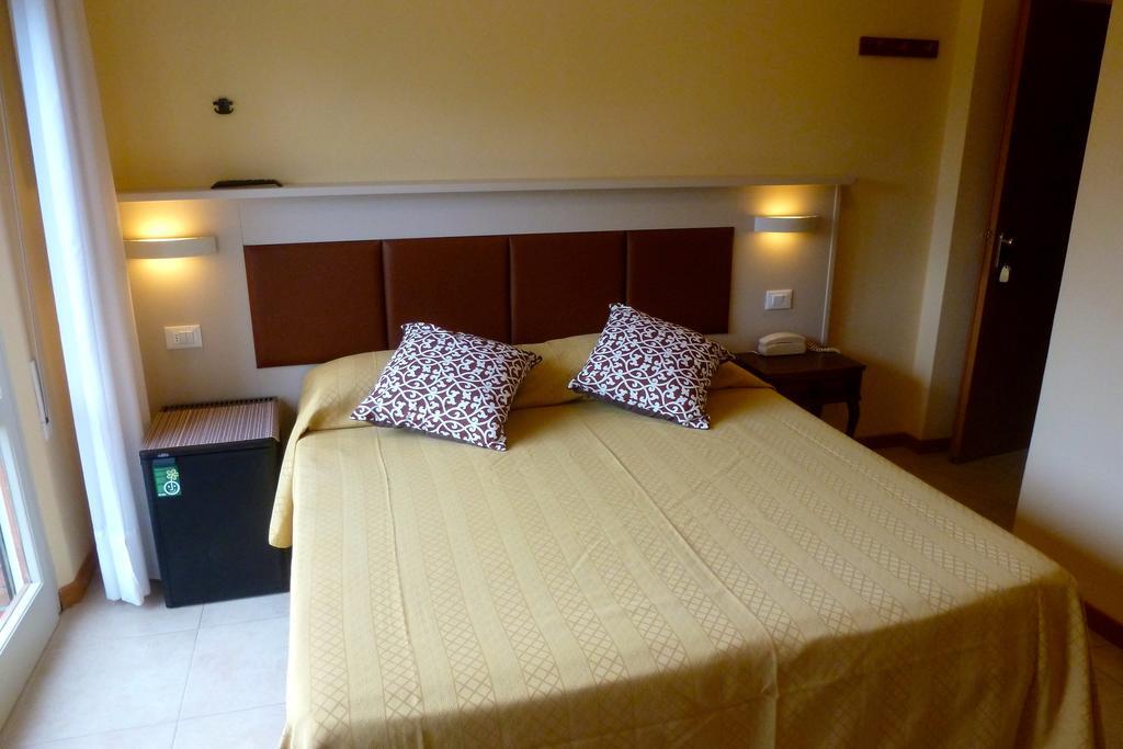 Hotel Versilia Лидо-ди-Камайоре Экстерьер фото