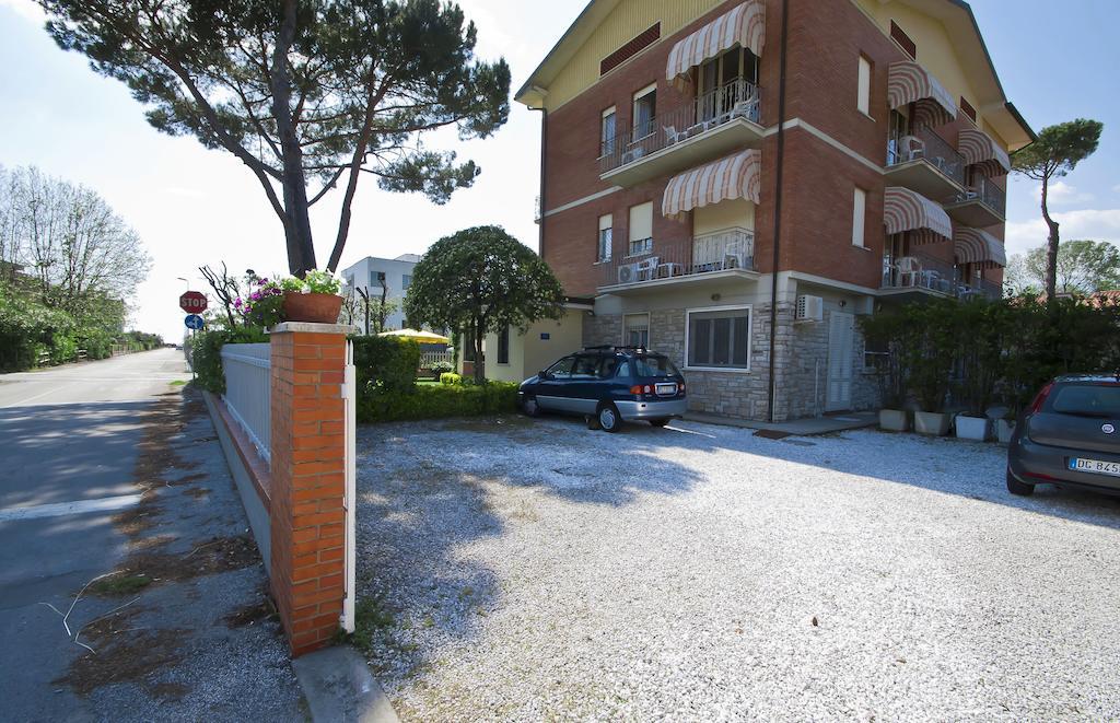 Hotel Versilia Лидо-ди-Камайоре Экстерьер фото
