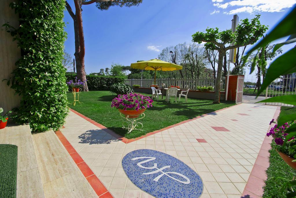 Hotel Versilia Лидо-ди-Камайоре Экстерьер фото
