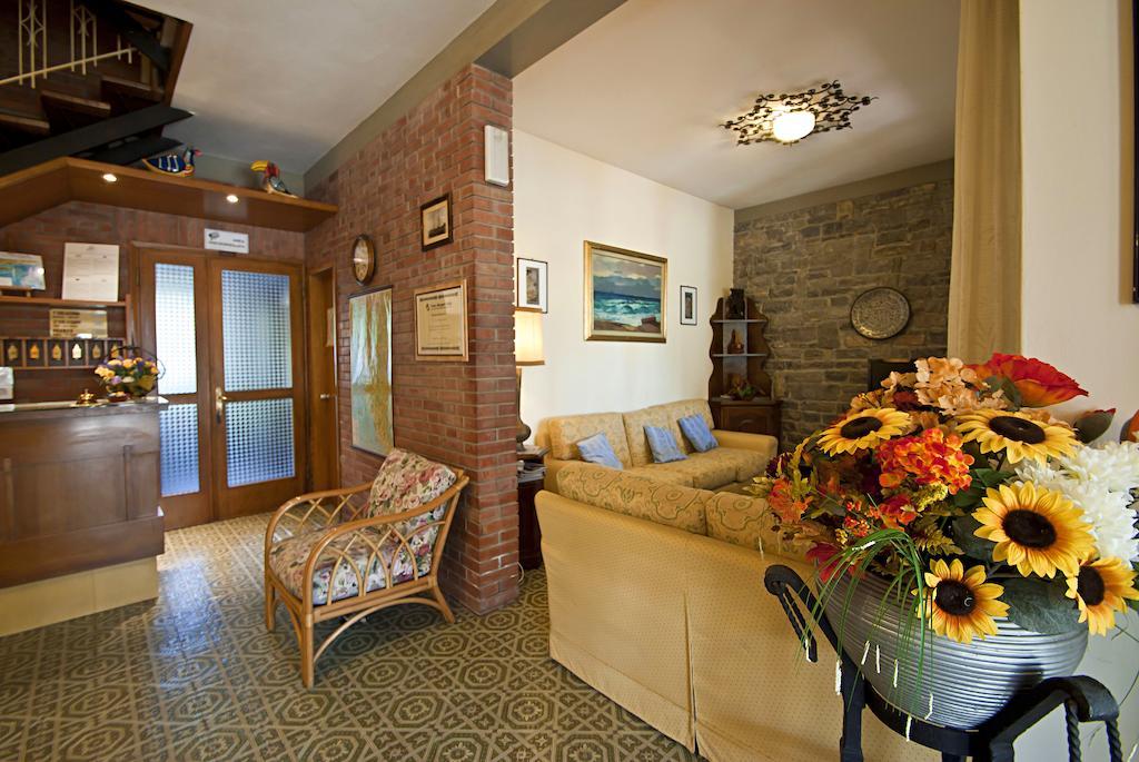 Hotel Versilia Лидо-ди-Камайоре Экстерьер фото