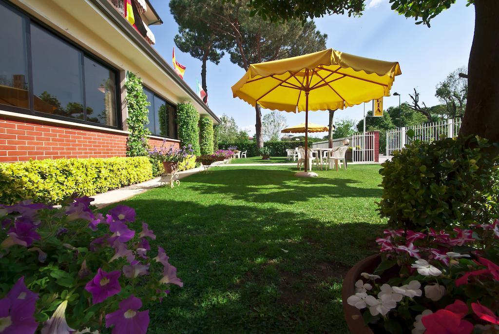Hotel Versilia Лидо-ди-Камайоре Экстерьер фото
