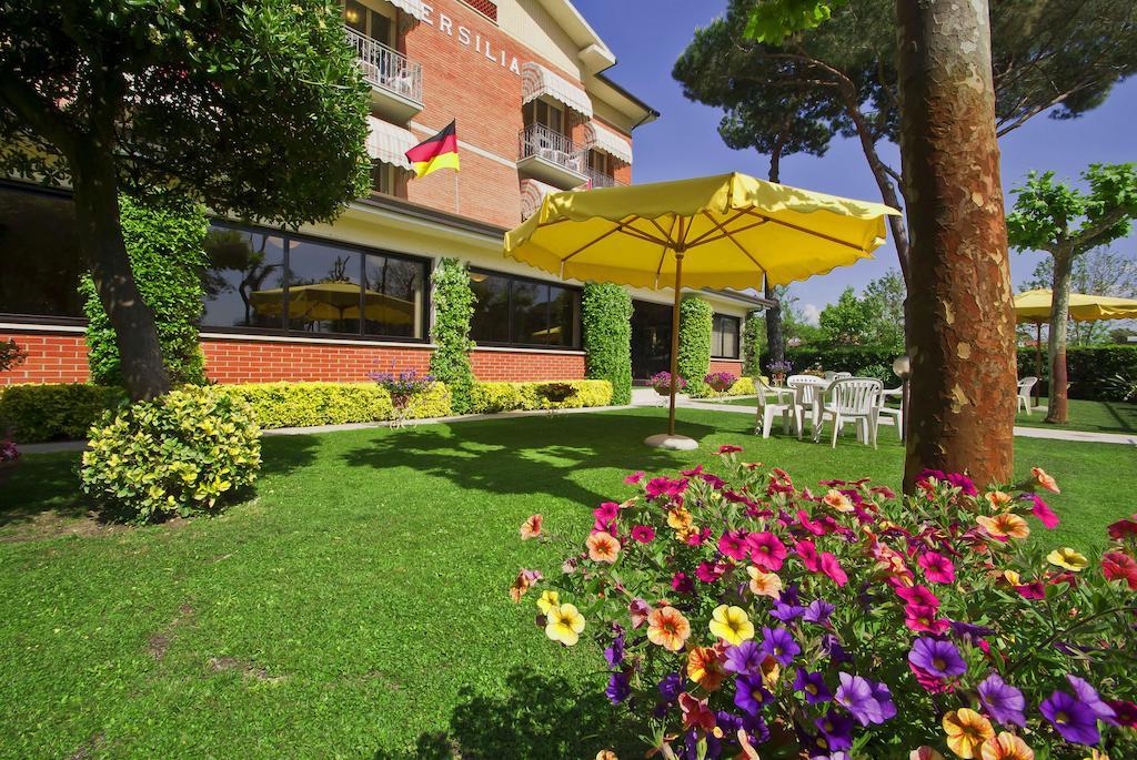 Hotel Versilia Лидо-ди-Камайоре Экстерьер фото
