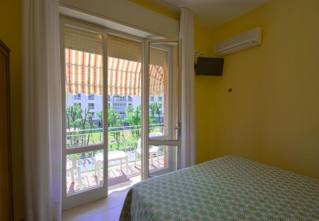 Hotel Versilia Лидо-ди-Камайоре Экстерьер фото