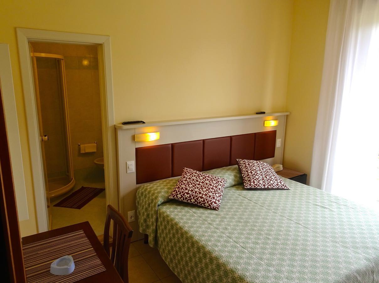 Hotel Versilia Лидо-ди-Камайоре Экстерьер фото
