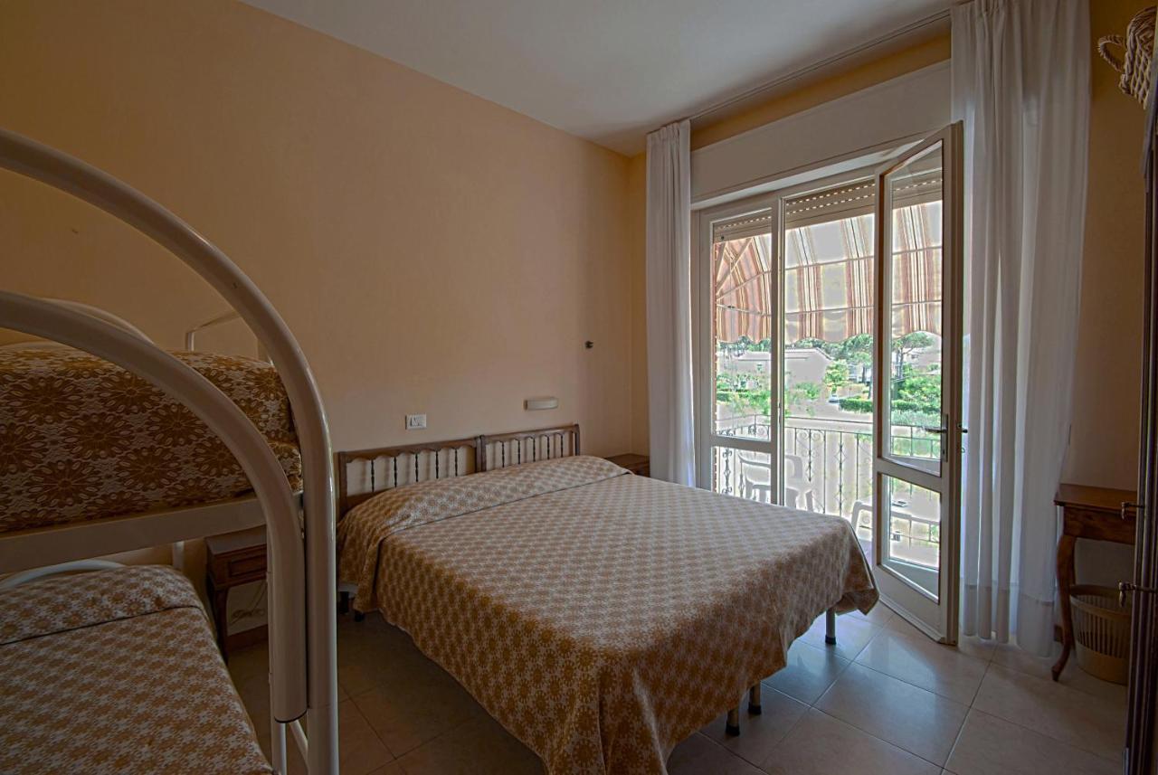 Hotel Versilia Лидо-ди-Камайоре Экстерьер фото